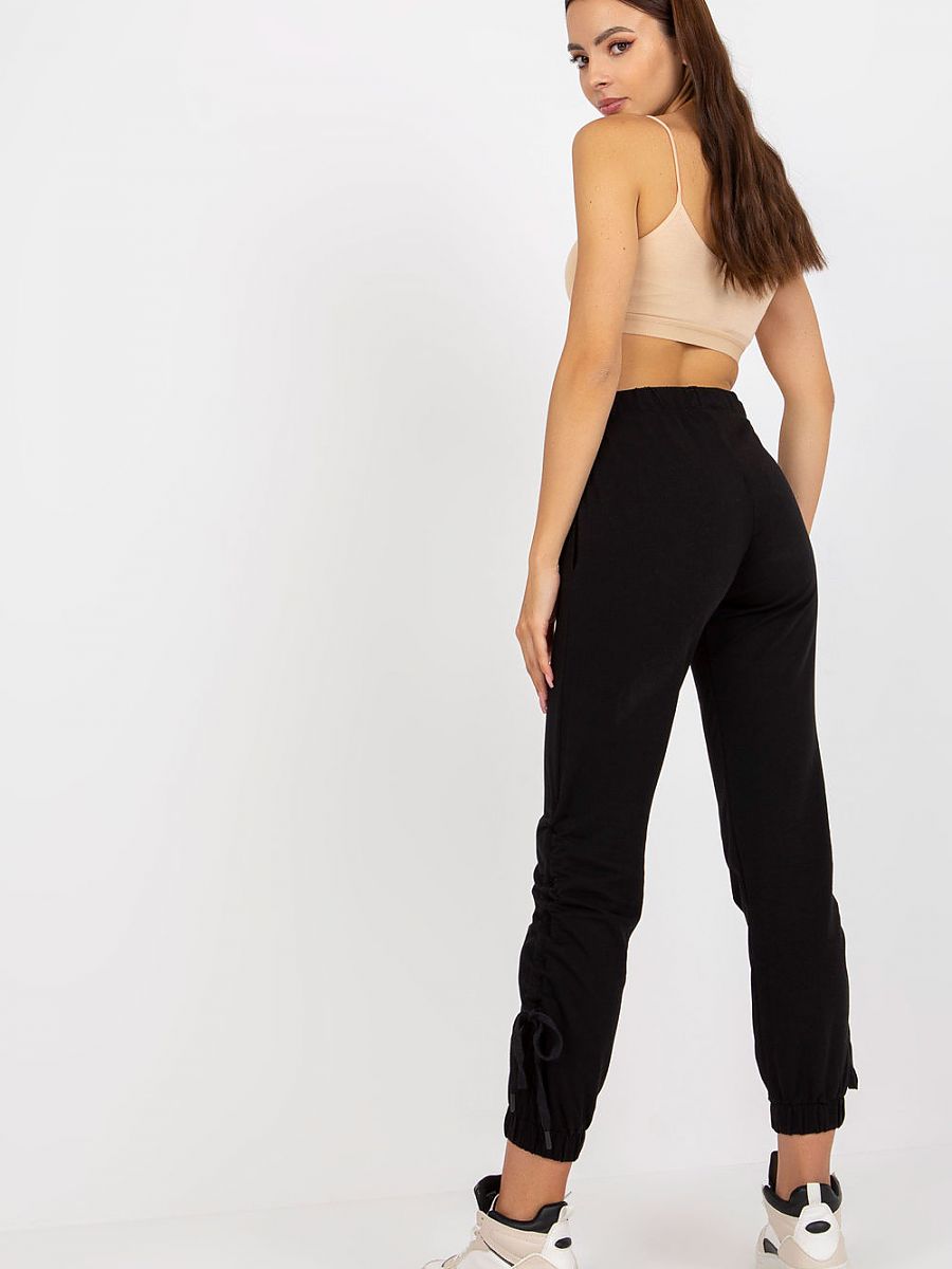 Tracksuit trousers model 166715 Relevance