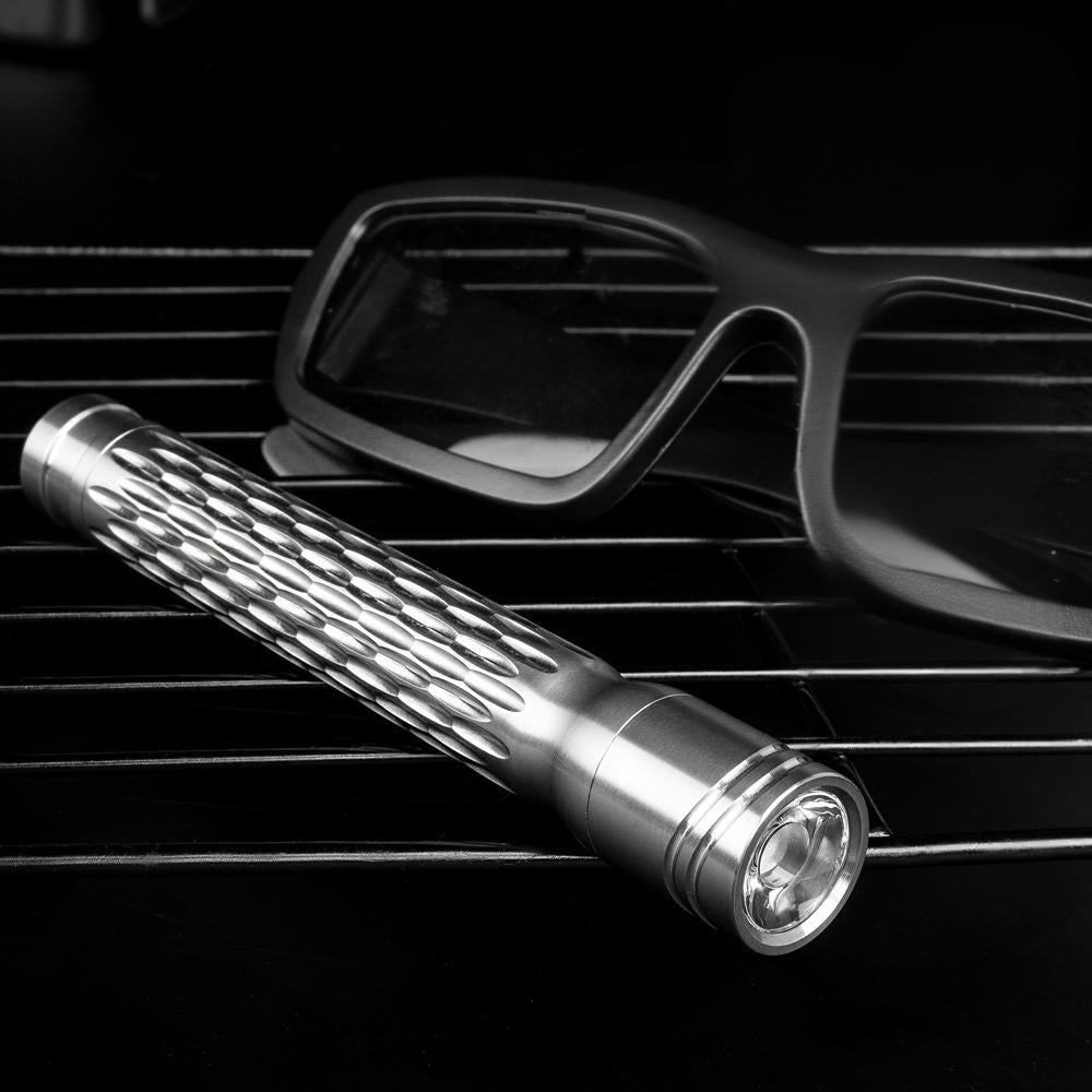 Wautton R8 Titanium Alloy Mini High-Intensity Flashlight-4